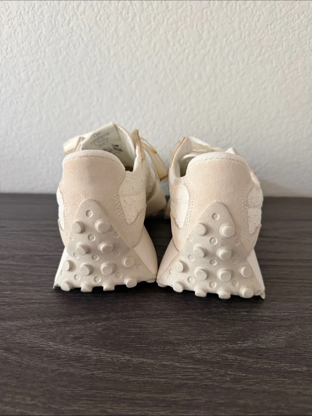 New Balance 327 Lace Women's Sneakers - Size 7.5